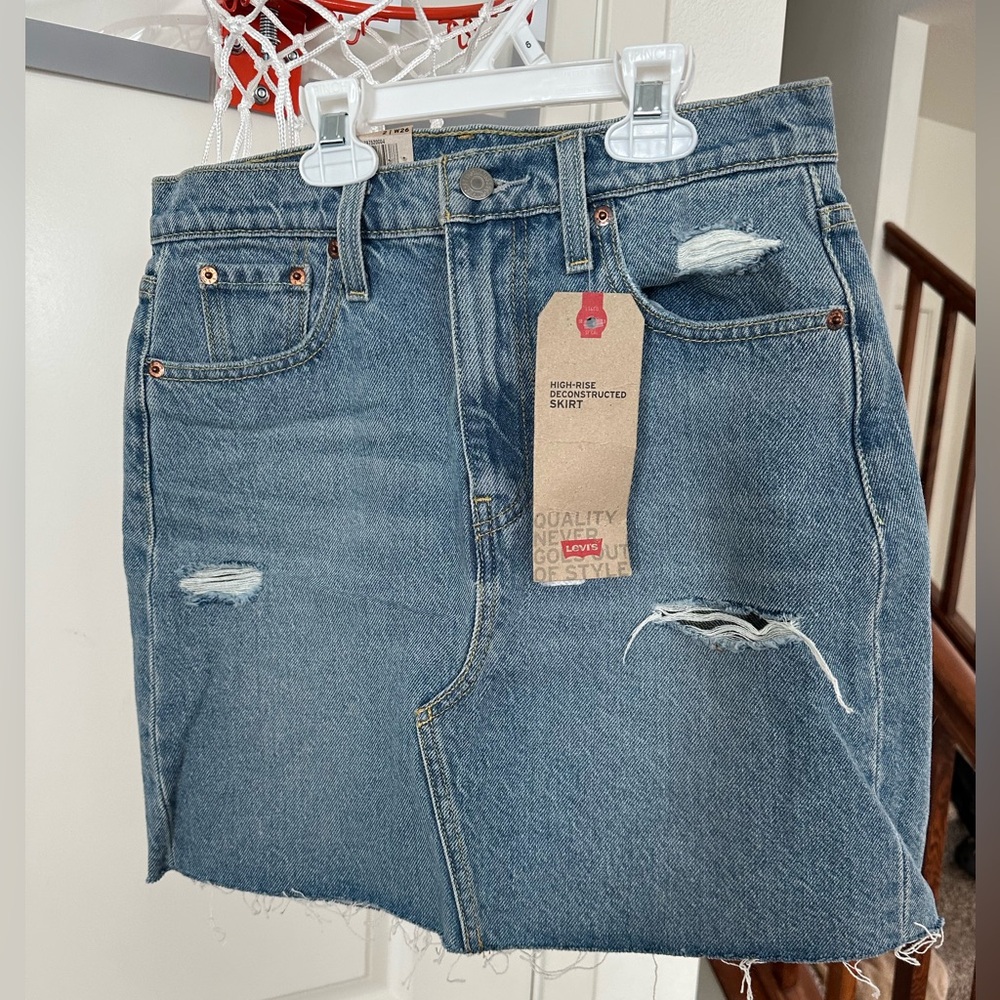 New with tags Levi’s Jean skirt
